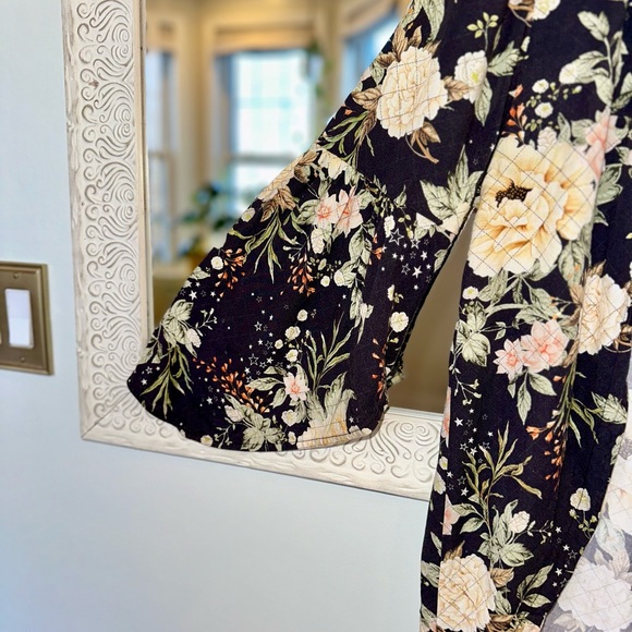 Farm Rio Flowy Floral Quilt Stitch Pattern Open Front Cardigan/Shrug Bell Sleeve - Picture 3 of 11